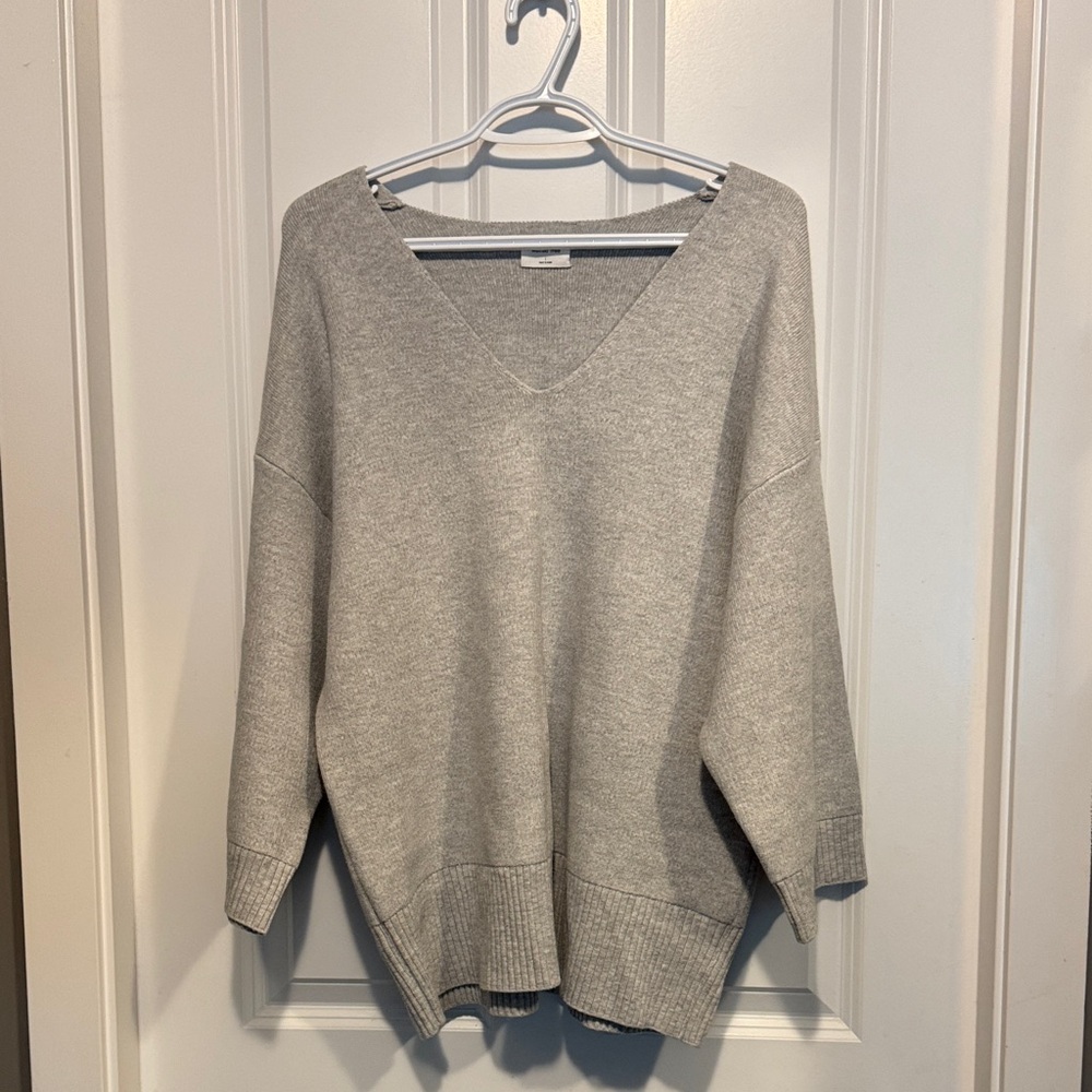 Wilfred Light Gray V-Neck Sweater